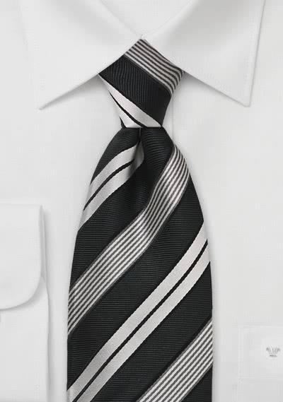 Stilsicher gestreifte Clip-Krawatte in Schwarz und