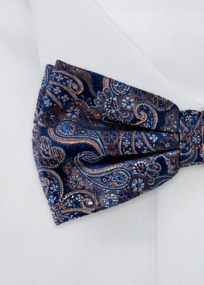Fliege in Nachtblau mit mehrfarbigem Paisley-Muster Nahaufnahme