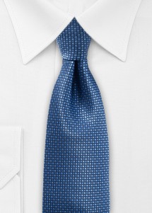 Krawatte in verschiedenen Blautönen mit feinem Muster